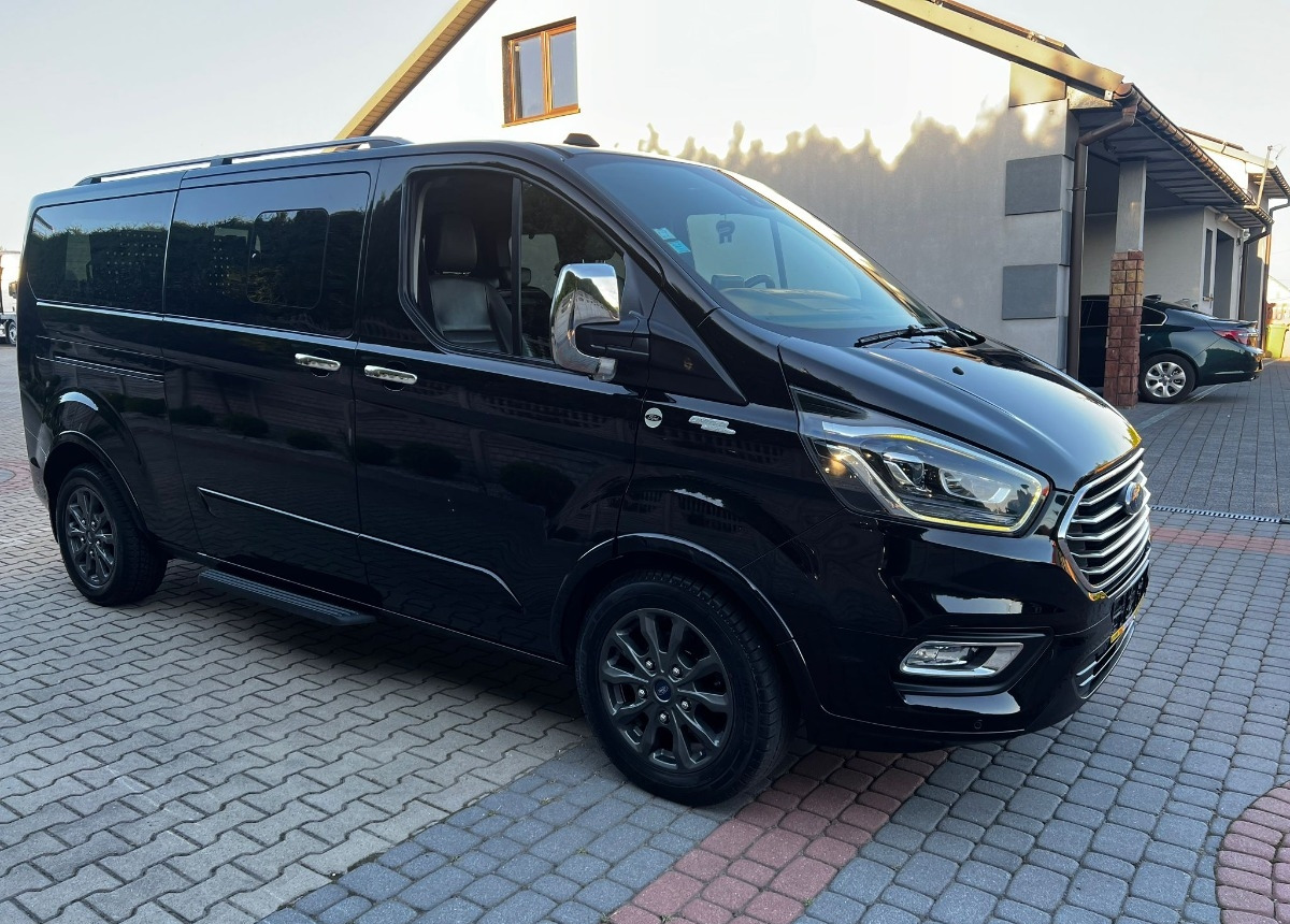 Ford Tourneo Custom Turneo Tytanium X specjalistyczny dla Inwalidów - Väikebuss, Mikrobuss: pilt 3 Ford Tourneo Custom Turneo Tytanium X specjalistyczny dla Inwalidów - Väikebuss, Mikrobuss: pilt 3