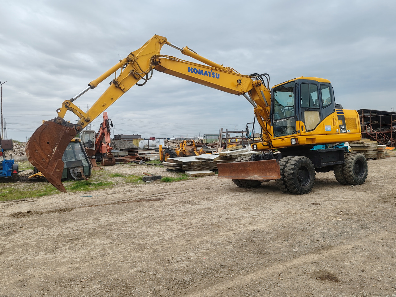 Komatsu PW140-7 - Ratastel ekskavaator: pilt 1 Komatsu PW140-7 - Ratastel ekskavaator: pilt 1