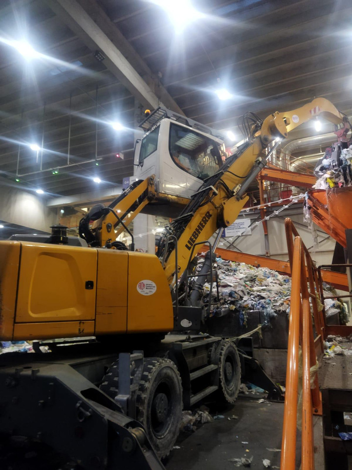 Liebherr LH22 M Litronic - Jäätme-/ Tööstuslik käitleja: pilt 1 Liebherr LH22 M Litronic - Jäätme-/ Tööstuslik käitleja: pilt 1