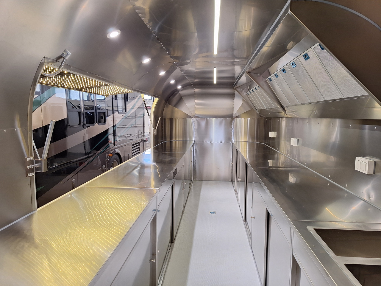 Deli Star Trailer American 4000 - EU standards - Toitlustus haagis: pilt 4 Deli Star Trailer American 4000 - EU standards - Toitlustus haagis: pilt 4