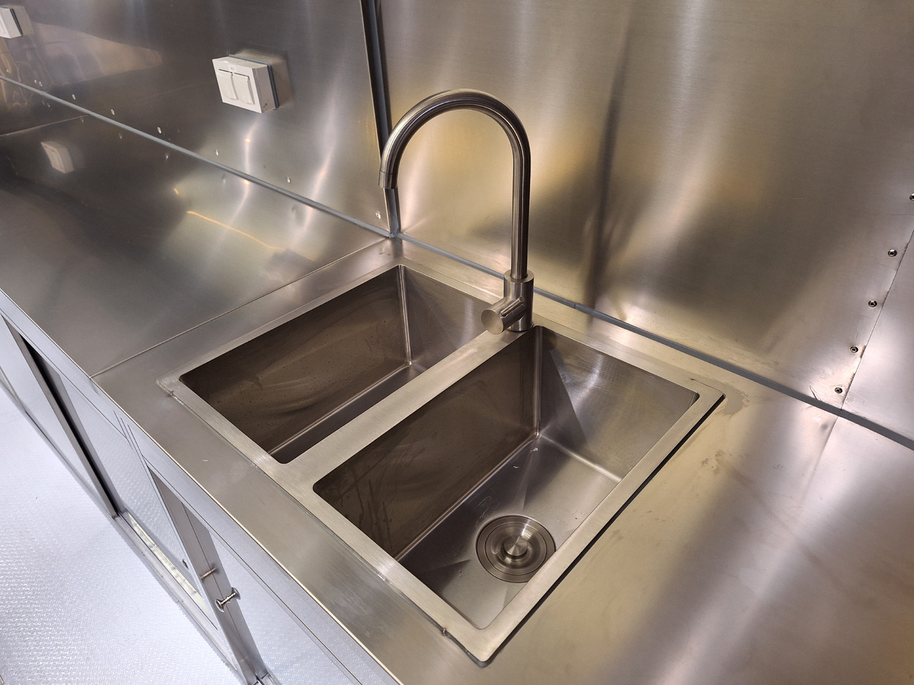 Deli Star Trailer American 4000 - EU standards - Toitlustus haagis: pilt 4 Deli Star Trailer American 4000 - EU standards - Toitlustus haagis: pilt 4