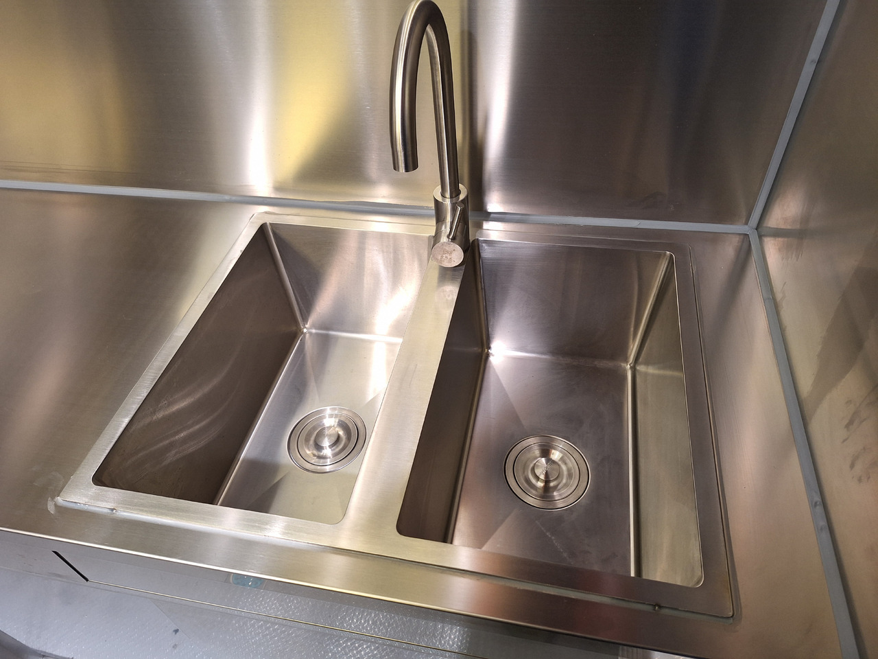 Deli Star Trailer Deli Meat 4000 - EU Standards - Toitlustus haagis: pilt 4 Deli Star Trailer Deli Meat 4000 - EU Standards - Toitlustus haagis: pilt 4