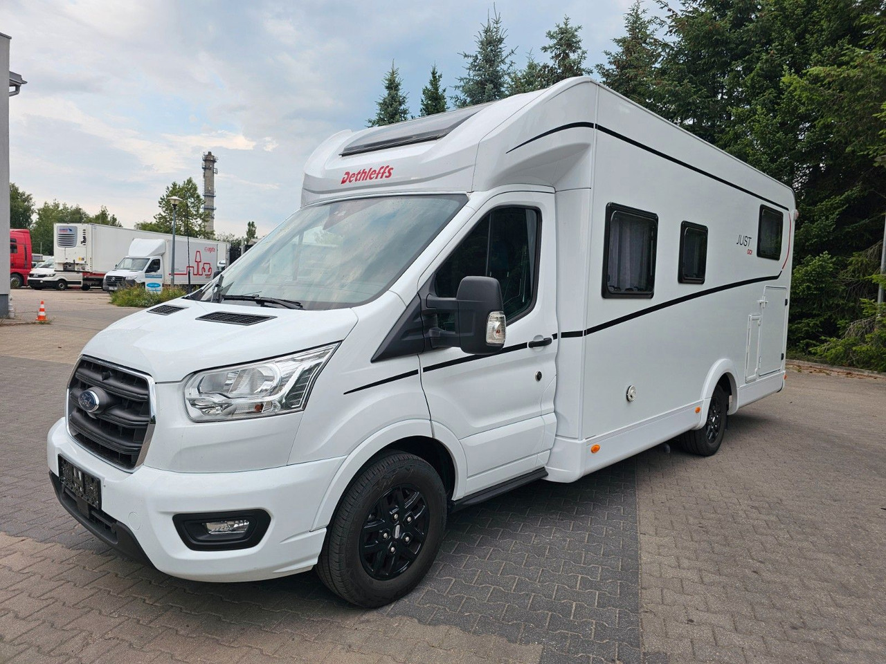 Dethleffs JUST GO T7055 EB Winter 4xBett Elektr.Hubbet - Poolintegreeritud matkaauto: pilt 2 Dethleffs JUST GO T7055 EB Winter 4xBett Elektr.Hubbet - Poolintegreeritud matkaauto: pilt 2