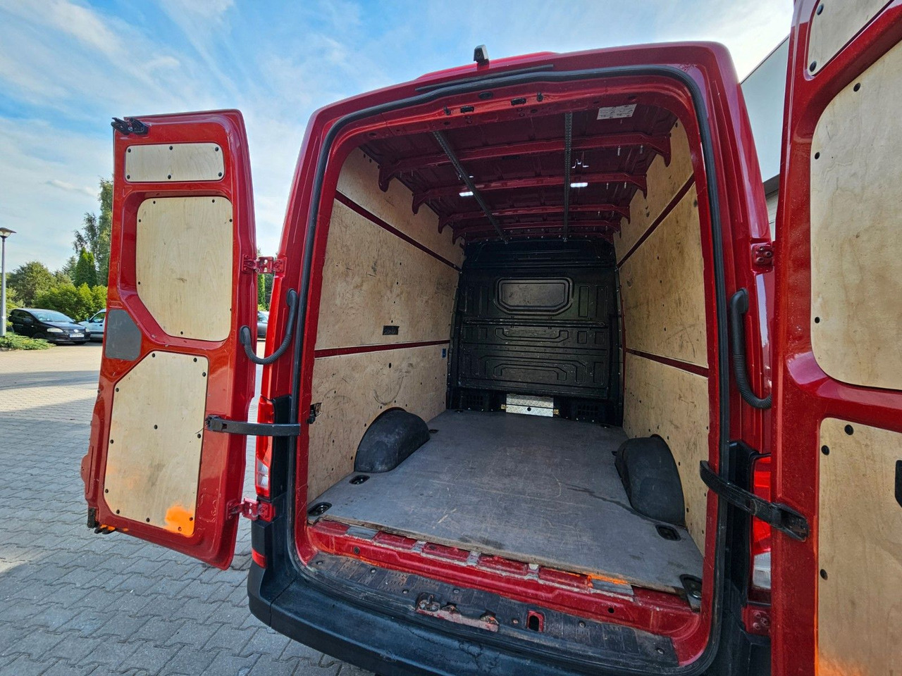 Volkswagen Crafter 4x4 5sitzer L3H4 Autom. Vollaussttattung - Kaubik, Meeskonnaauto: pilt 5 Volkswagen Crafter 4x4 5sitzer L3H4 Autom. Vollaussttattung - Kaubik, Meeskonnaauto: pilt 5