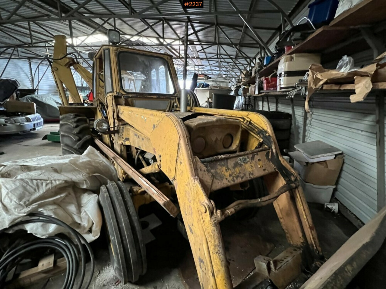 Backhoe loader- MASSEY-FERGUSON 203 - Ekskavaator-laadur: pilt 1 Backhoe loader- MASSEY-FERGUSON 203 - Ekskavaator-laadur: pilt 1