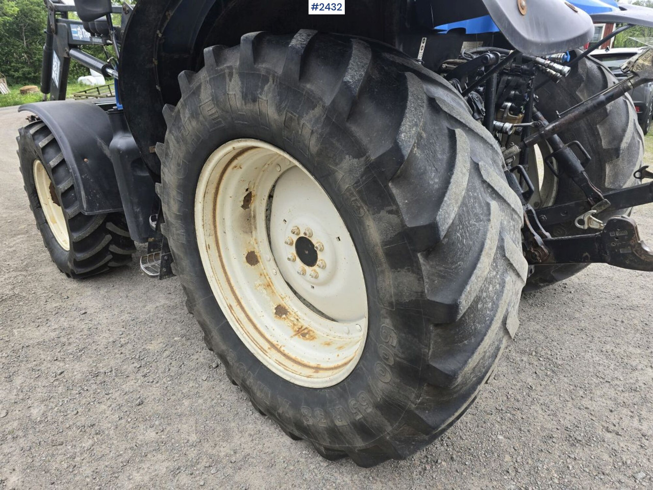 Traktor New Holland TS 125A med Frontlastare: pilt 16