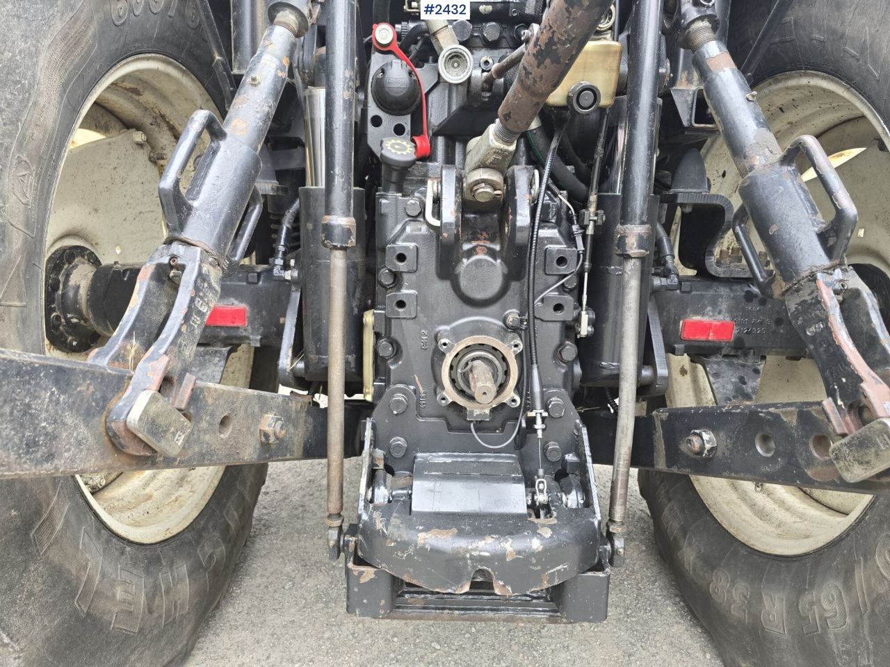 Traktor New Holland TS 125A med Frontlastare: pilt 6