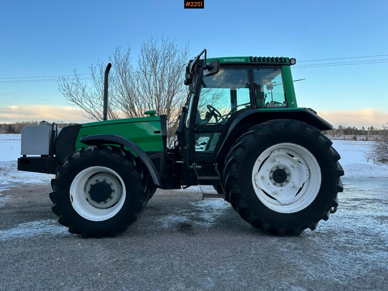 Valtra X110 waiststeering tractor with twintrac - Traktor: pilt 3 Valtra X110 waiststeering tractor with twintrac - Traktor: pilt 3