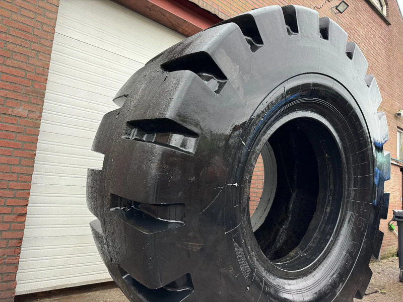 Diversen Liftguard L-5 45/65-45 HEAVY DUTY TIRE - Rehv: pilt 3 Diversen Liftguard L-5 45/65-45 HEAVY DUTY TIRE - Rehv: pilt 3
