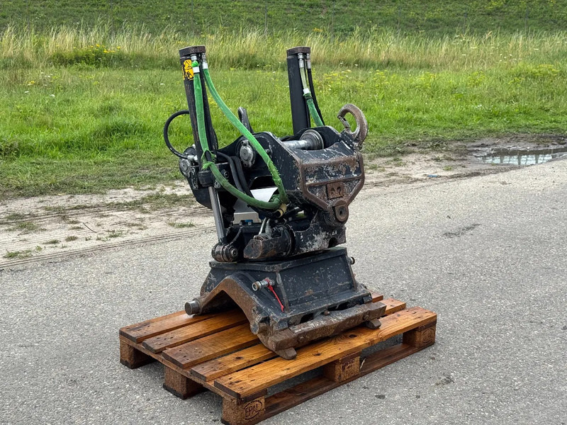 Doosan Draaikantelstuk Steelwrist X12 CW30 - Kallutav pöördpea - Ehitusmasinad: pilt 1 Doosan Draaikantelstuk Steelwrist X12 CW30 - Kallutav pöördpea - Ehitusmasinad: pilt 1