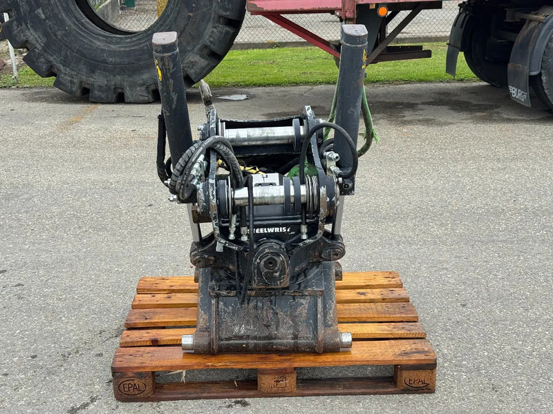 Doosan Draaikantelstuk Steelwrist X12 CW30 - Kallutav pöördpea - Ehitusmasinad: pilt 4 Doosan Draaikantelstuk Steelwrist X12 CW30 - Kallutav pöördpea - Ehitusmasinad: pilt 4