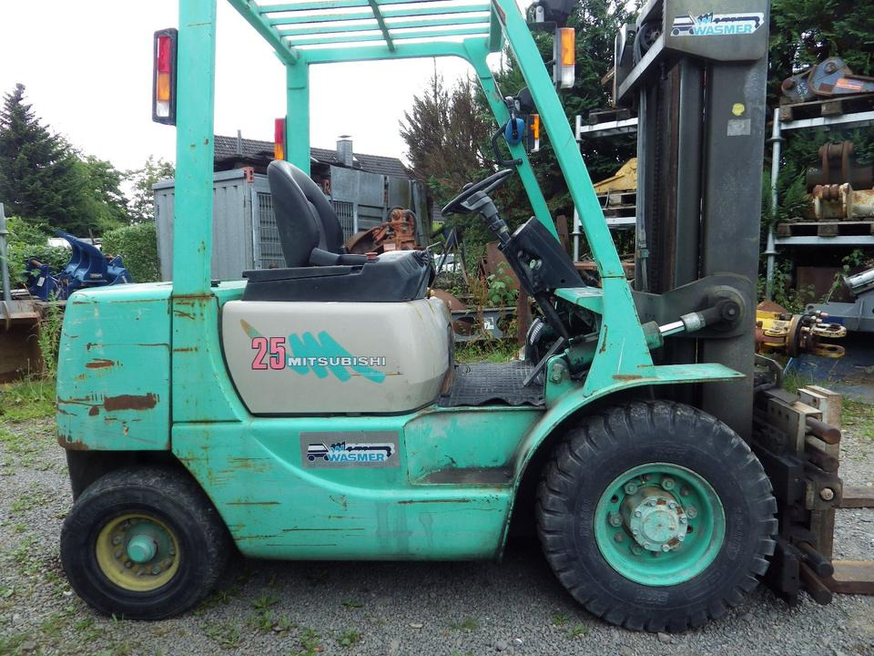 Mitsubishi FD25 Diesel Zinkenverstellgerät - Diiseltõstuk: pilt 1 Mitsubishi FD25 Diesel Zinkenverstellgerät - Diiseltõstuk: pilt 1