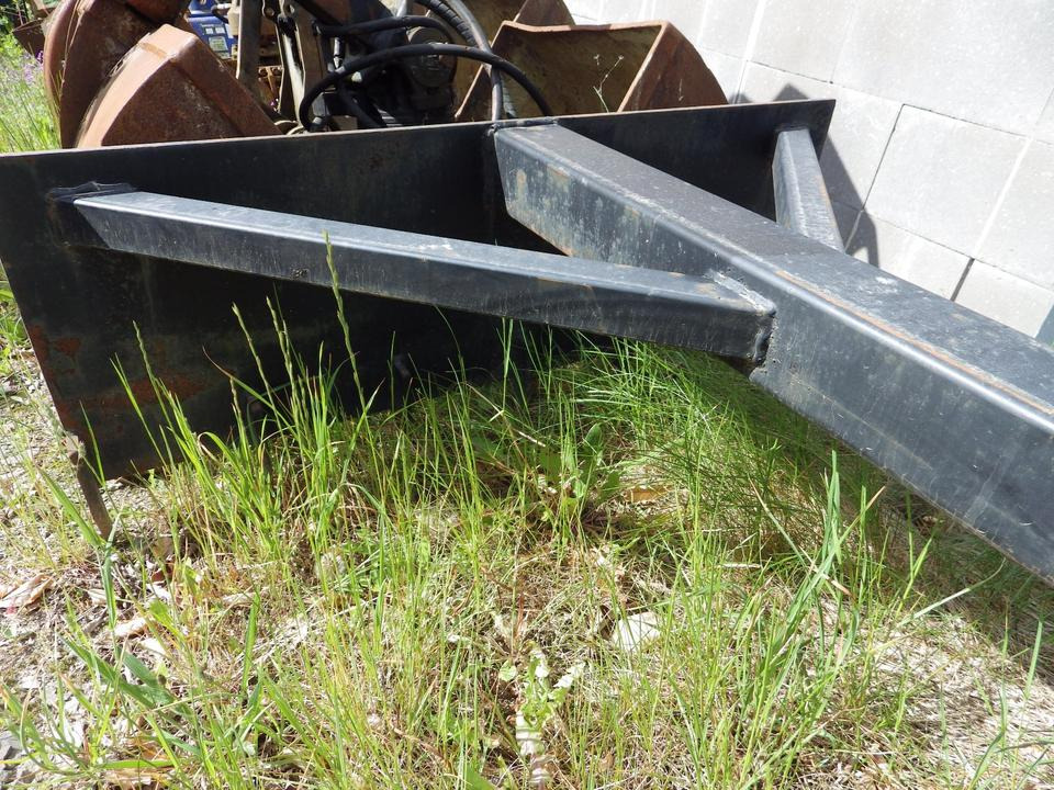 Silokamm Kornschieber Verlängerung an Volvo L30 / Cat 906 908 - Siloseadmed: pilt 3 Silokamm Kornschieber Verlängerung an Volvo L30 / Cat 906 908 - Siloseadmed: pilt 3