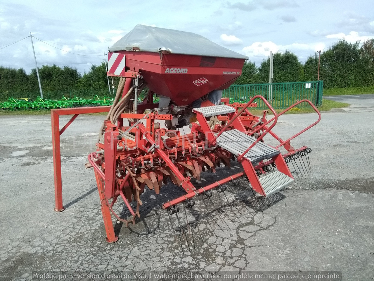 KUHN SEMOIR EN LIGNE ACCORD PNEUMATIC - Kombain-külvimasin: pilt 2 KUHN SEMOIR EN LIGNE ACCORD PNEUMATIC - Kombain-külvimasin: pilt 2
