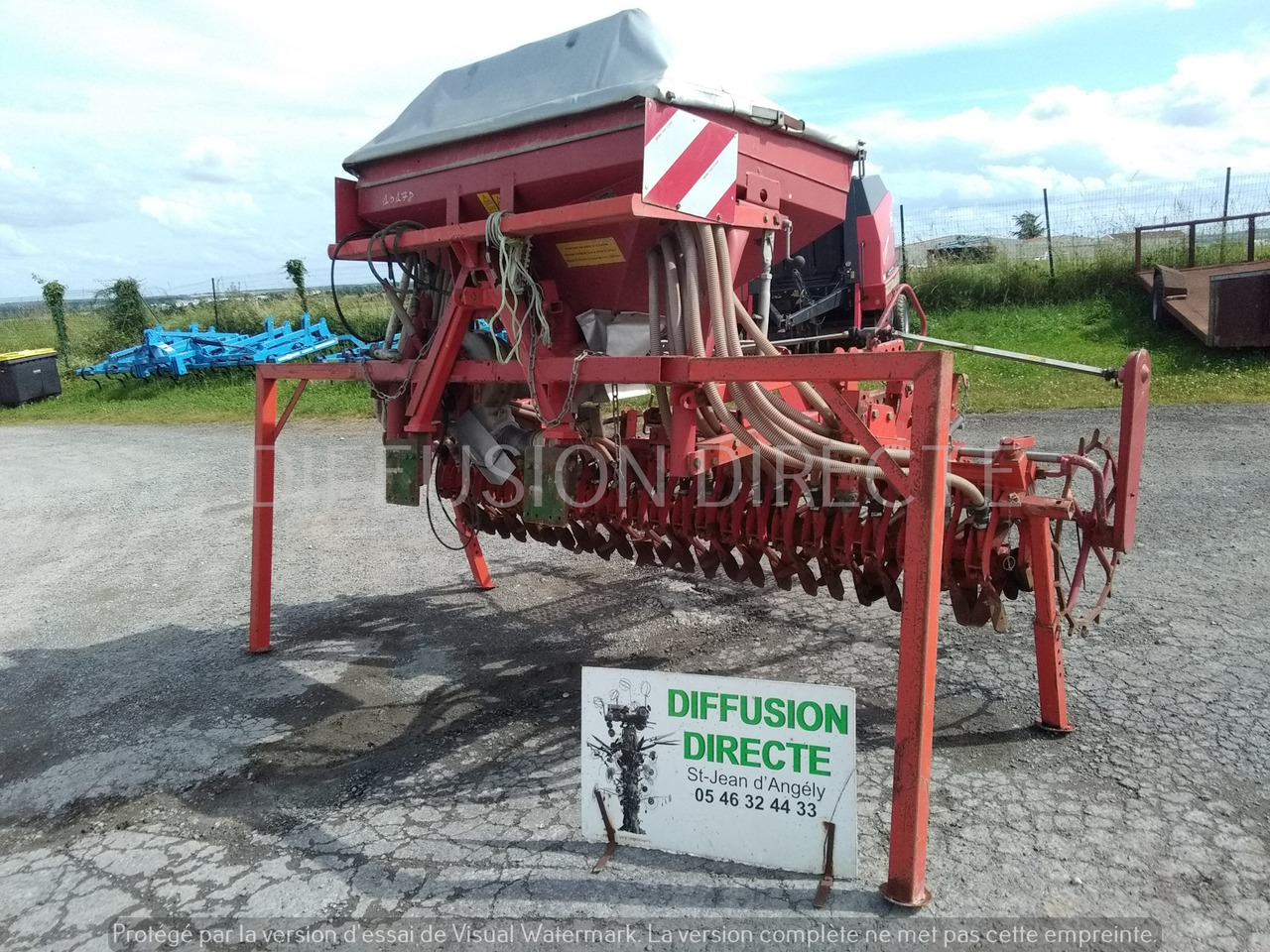 KUHN SEMOIR EN LIGNE ACCORD PNEUMATIC - Kombain-külvimasin: pilt 1 KUHN SEMOIR EN LIGNE ACCORD PNEUMATIC - Kombain-külvimasin: pilt 1