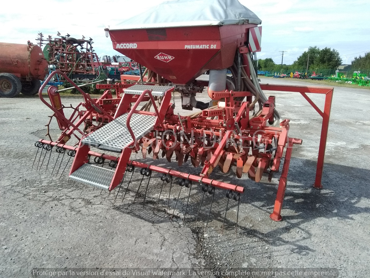 KUHN SEMOIR EN LIGNE ACCORD PNEUMATIC - Kombain-külvimasin: pilt 3 KUHN SEMOIR EN LIGNE ACCORD PNEUMATIC - Kombain-külvimasin: pilt 3