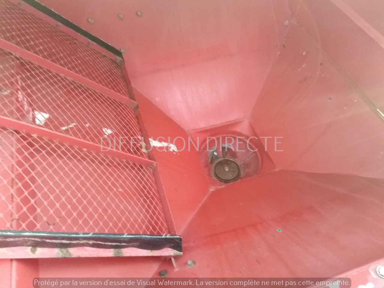 LELY DISTRIBUTEUR D'ENGRAIS CENTERMATIC PESEE - Väetiselaoturid: pilt 5 LELY DISTRIBUTEUR D'ENGRAIS CENTERMATIC PESEE - Väetiselaoturid: pilt 5