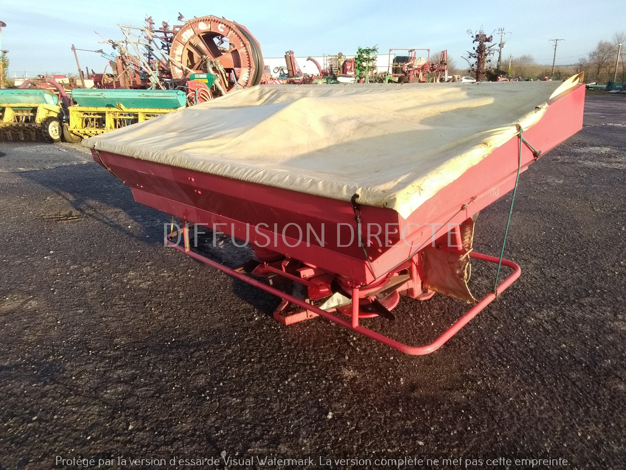 LELY DISTRIBUTEUR D'ENGRAIS CENTERMATIC PESEE - Väetiselaoturid: pilt 3 LELY DISTRIBUTEUR D'ENGRAIS CENTERMATIC PESEE - Väetiselaoturid: pilt 3