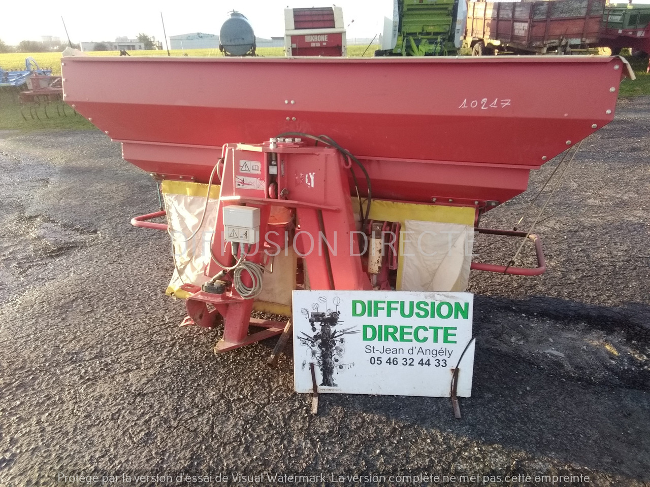 LELY DISTRIBUTEUR D'ENGRAIS CENTERMATIC PESEE - Väetiselaoturid: pilt 1 LELY DISTRIBUTEUR D'ENGRAIS CENTERMATIC PESEE - Väetiselaoturid: pilt 1