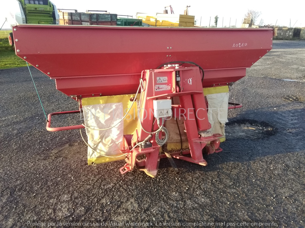 LELY DISTRIBUTEUR D'ENGRAIS CENTERMATIC PESEE - Väetiselaoturid: pilt 2 LELY DISTRIBUTEUR D'ENGRAIS CENTERMATIC PESEE - Väetiselaoturid: pilt 2
