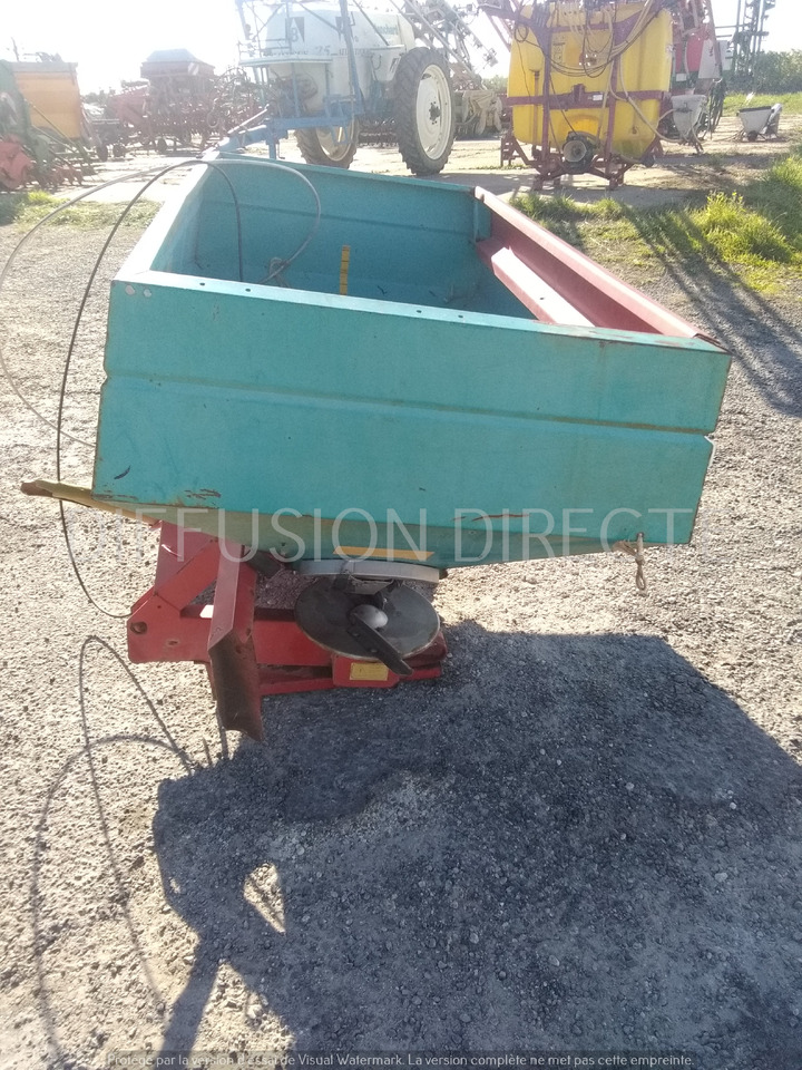 SULKY DISTRIBUTEUR D'ENGRAIS DPX 1155 - Väetiselaoturid: pilt 4 SULKY DISTRIBUTEUR D'ENGRAIS DPX 1155 - Väetiselaoturid: pilt 4
