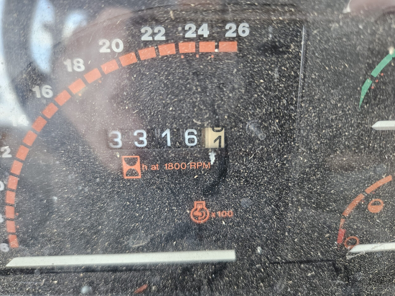 Traktor 1992 MF 390 2wd, 12/12, showing 3316 Hours: pilt 12 Traktor 1992 MF 390 2wd, 12/12, showing 3316 Hours: pilt 12