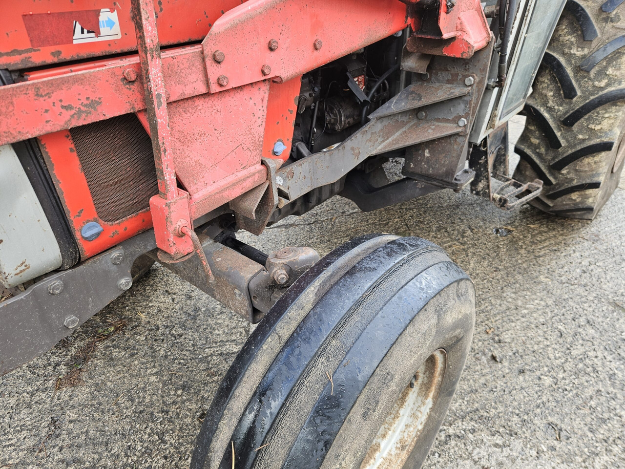 Traktor 1992 MF 390 2wd, 12/12, showing 3316 Hours: pilt 6 Traktor 1992 MF 390 2wd, 12/12, showing 3316 Hours: pilt 6