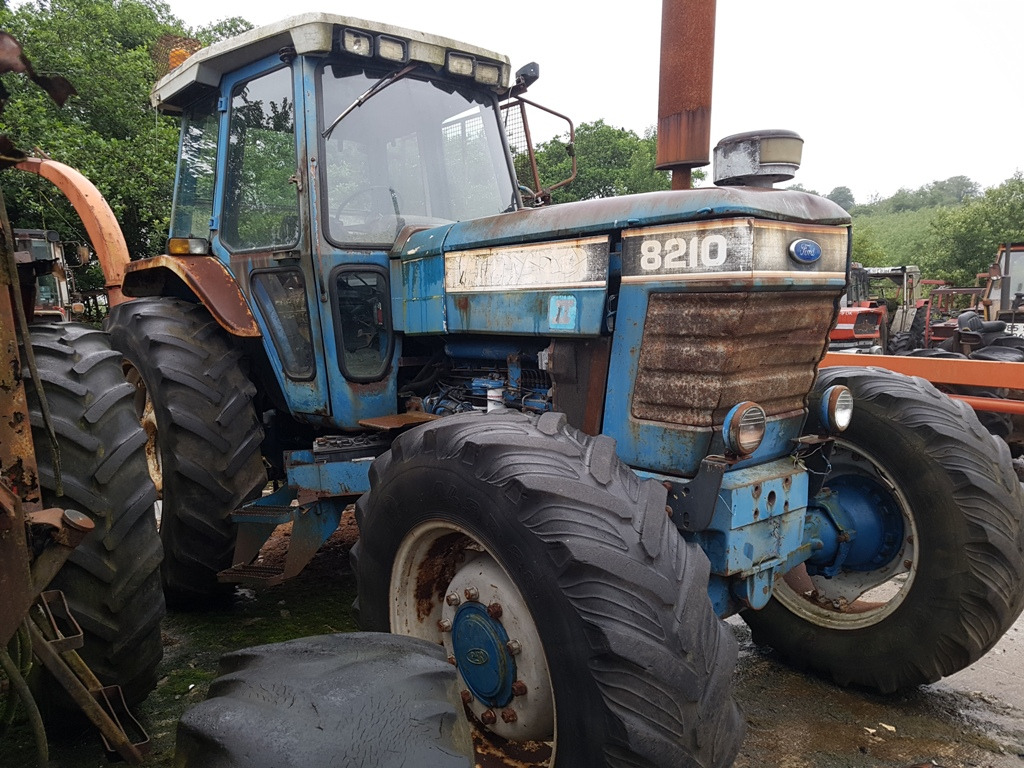 Ford 8210 - Traktor: pilt 1 Ford 8210 - Traktor: pilt 1
