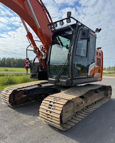 HitachiZX225USLC-7 + Engcon - Lintekskavaator: pilt 4 HitachiZX225USLC-7 + Engcon - Lintekskavaator: pilt 4