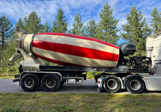 Liebherr12m3 Perävaunu - Betooniveo poolhaagis: pilt 5 Liebherr12m3 Perävaunu - Betooniveo poolhaagis: pilt 5
