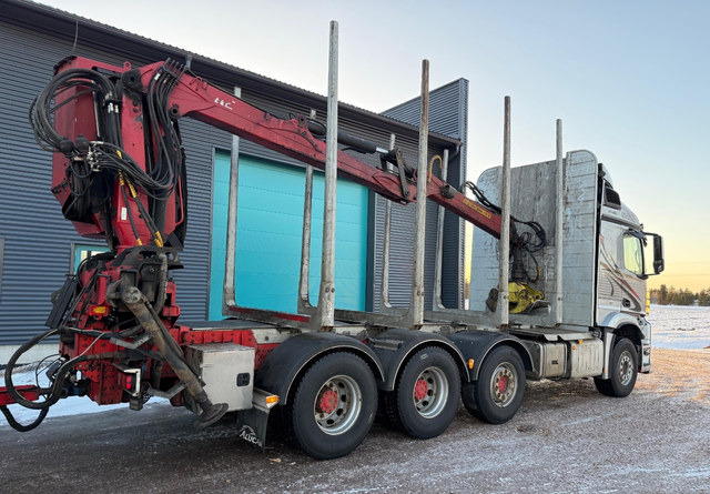 Mercedes-BenzArocs 8x4 Nosturilla! - Metsaveok, Kraanaga veoauto: pilt 5 Mercedes-BenzArocs 8x4 Nosturilla! - Metsaveok, Kraanaga veoauto: pilt 5