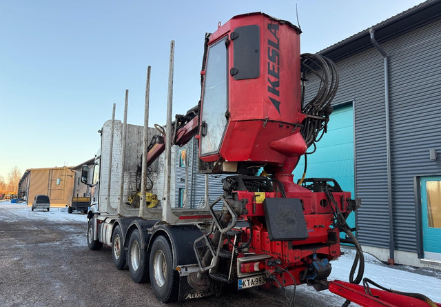 Mercedes-BenzArocs 8x4 Nosturilla! - Metsaveok, Kraanaga veoauto: pilt 4 Mercedes-BenzArocs 8x4 Nosturilla! - Metsaveok, Kraanaga veoauto: pilt 4