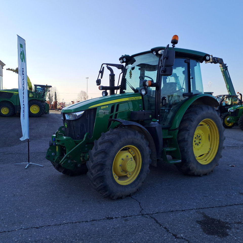 JOHN DEERE 5125R - Traktor: pilt 1 JOHN DEERE 5125R - Traktor: pilt 1