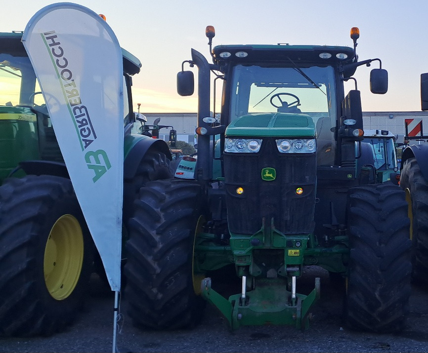JOHN DEERE 7230R - Traktor: pilt 2 JOHN DEERE 7230R - Traktor: pilt 2