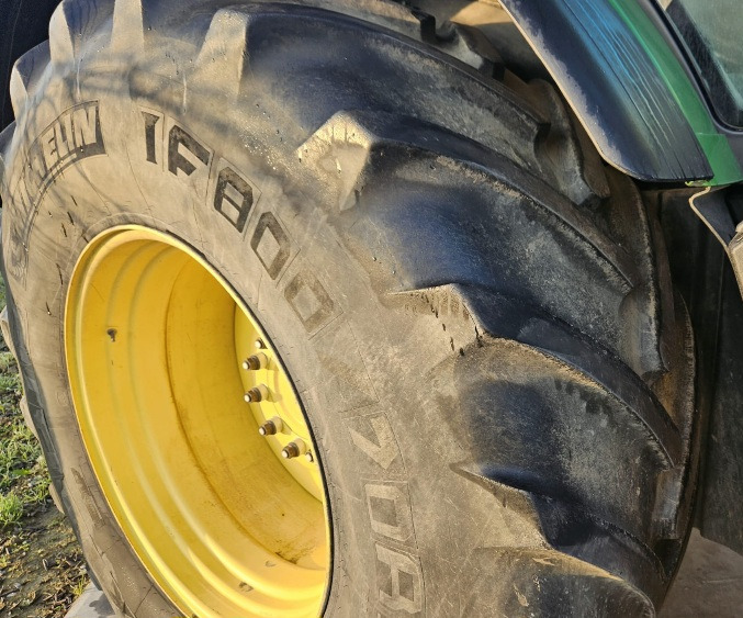 JOHN DEERE 8320R - Traktor: pilt 4 JOHN DEERE 8320R - Traktor: pilt 4