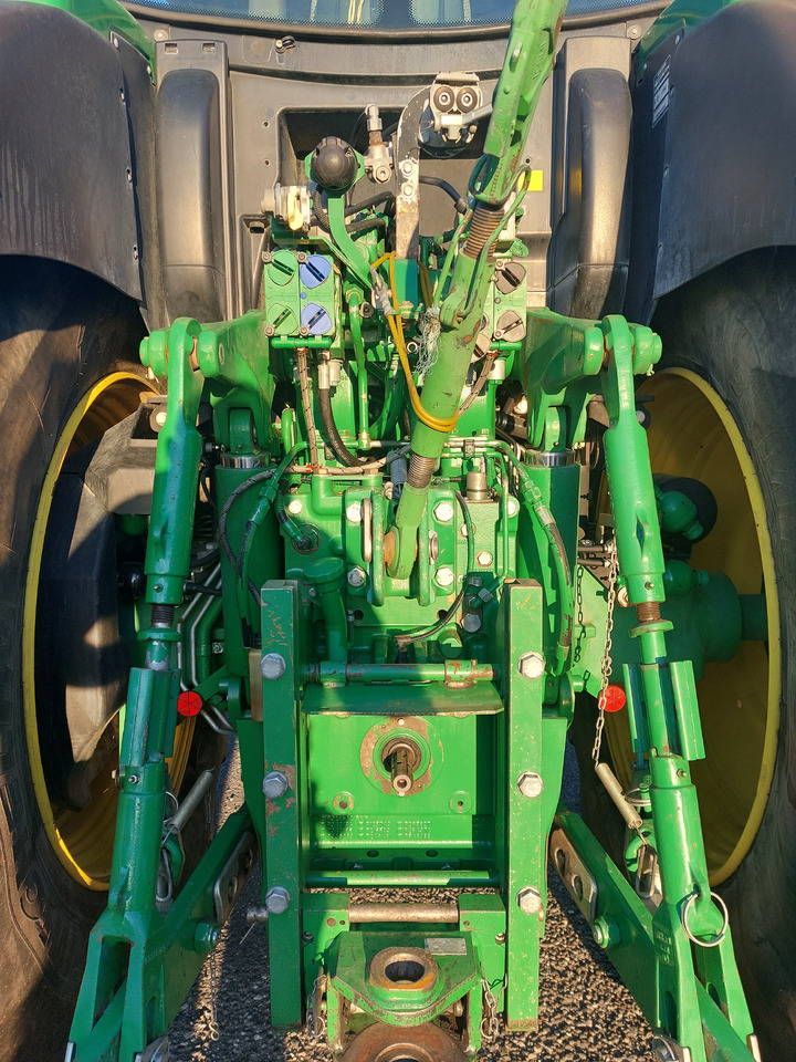 Traktor JOHN DEEREE 6210R: pilt 12