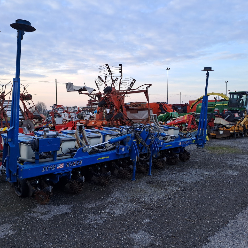 KINZE 3110 - Täppiskülvimasin: pilt 2 KINZE 3110 - Täppiskülvimasin: pilt 2