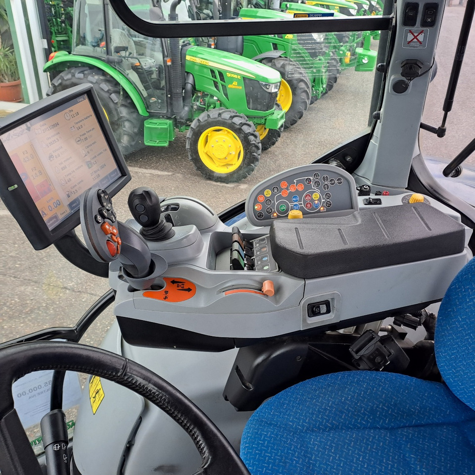 NEW HOLLAND T7.270 BLUEPOWER - Traktor: pilt 4 NEW HOLLAND T7.270 BLUEPOWER - Traktor: pilt 4