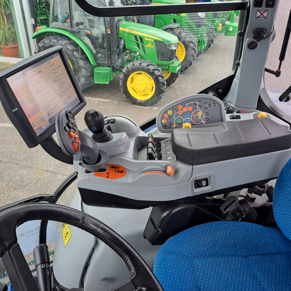 NEW HOLLAND T7.270 BLUEPOWER - Traktor: pilt 5 NEW HOLLAND T7.270 BLUEPOWER - Traktor: pilt 5