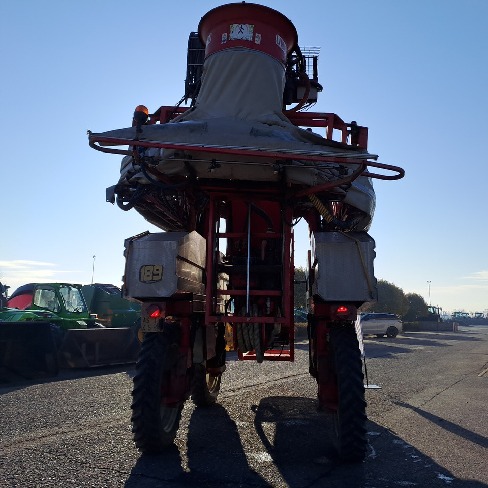 POLVERIZZATORE SEMOVENTE FINOTTO E170 3000 - Iseliikuv pihusti: pilt 4 POLVERIZZATORE SEMOVENTE FINOTTO E170 3000 - Iseliikuv pihusti: pilt 4