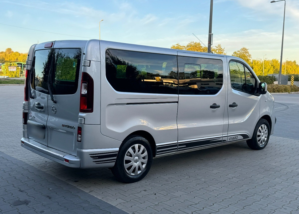 Opel Vivaro 1.6 DCI 145KM 9 osobowy Nawiewy góra dół DOINWESTOWANY Super stan - Universaal: pilt 4 Opel Vivaro 1.6 DCI 145KM 9 osobowy Nawiewy góra dół DOINWESTOWANY Super stan - Universaal: pilt 4