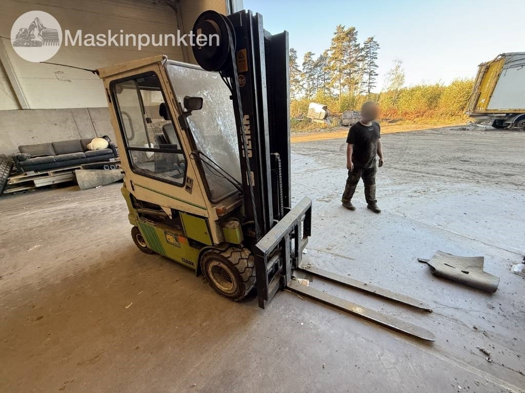 Clark CEM 25 - Diiseltõstuk: pilt 4 Clark CEM 25 - Diiseltõstuk: pilt 4