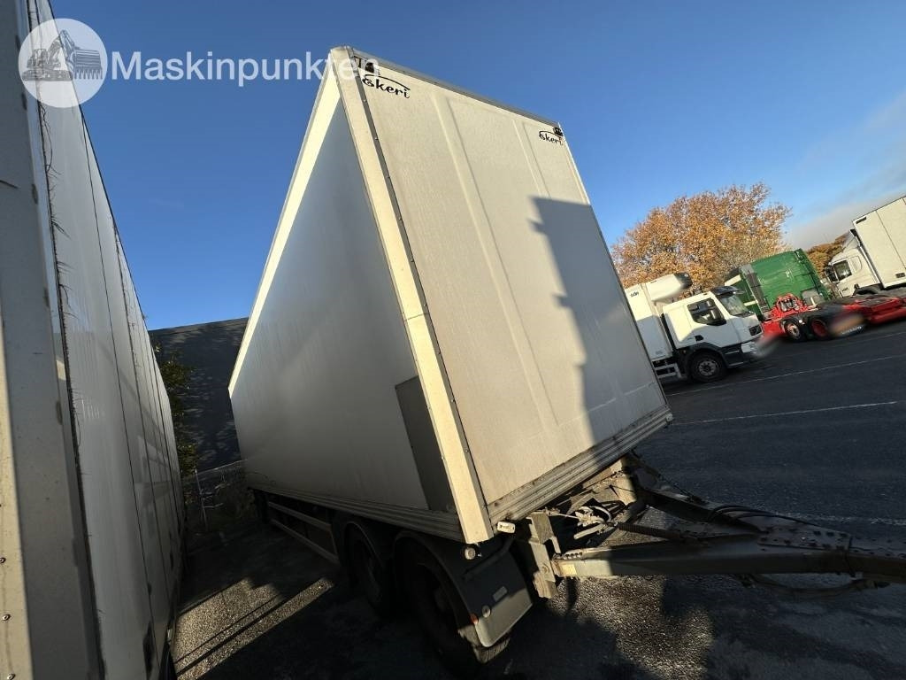 Ekeri L/L-4 Skåpsläp med öppningsbar sida - Furgoonjärelhaagis: pilt 3 Ekeri L/L-4 Skåpsläp med öppningsbar sida - Furgoonjärelhaagis: pilt 3