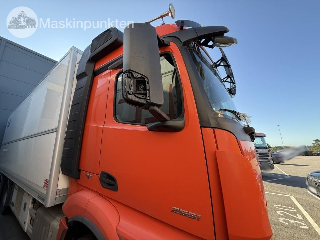 Külmutiga veoauto Mercedes-Benz Actros 2551: pilt 23 Külmutiga veoauto Mercedes-Benz Actros 2551: pilt 23