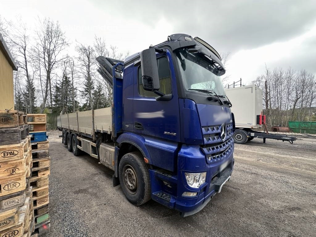 Mercedes-Benz Arocs 3242 - Kraanaga veoauto: pilt 3 Mercedes-Benz Arocs 3242 - Kraanaga veoauto: pilt 3