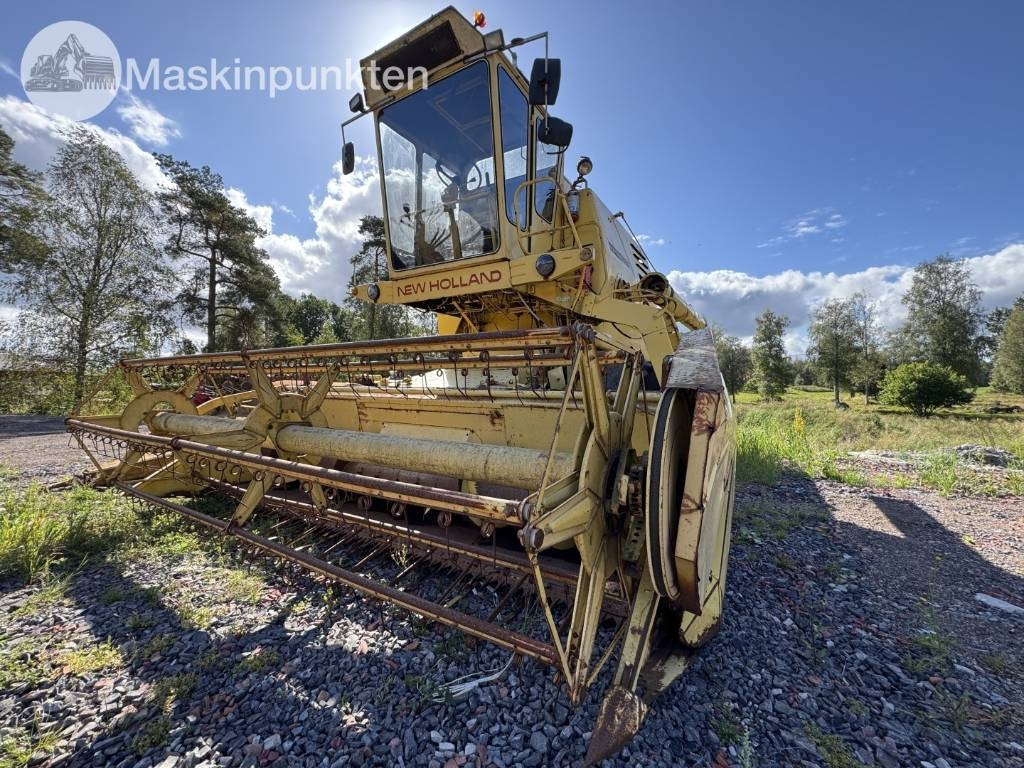 New Holland 1530 - Kombain: pilt 1 New Holland 1530 - Kombain: pilt 1