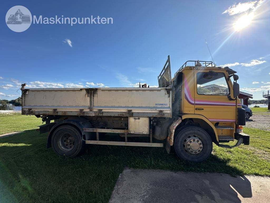 Scania P 93 HL - Kallurauto: pilt 4 Scania P 93 HL - Kallurauto: pilt 4