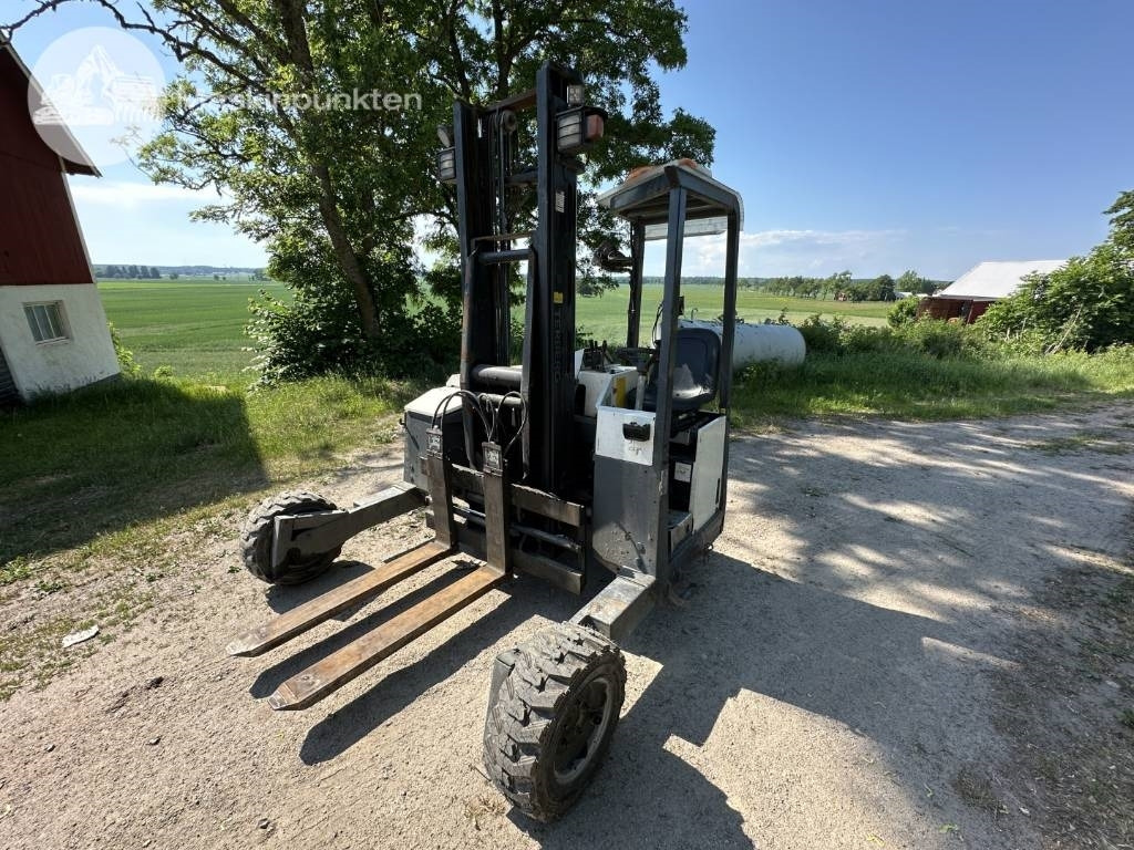 Terberg RE 4-35 - Veoautol põhinev kahveltõstuk: pilt 1 Terberg RE 4-35 - Veoautol põhinev kahveltõstuk: pilt 1