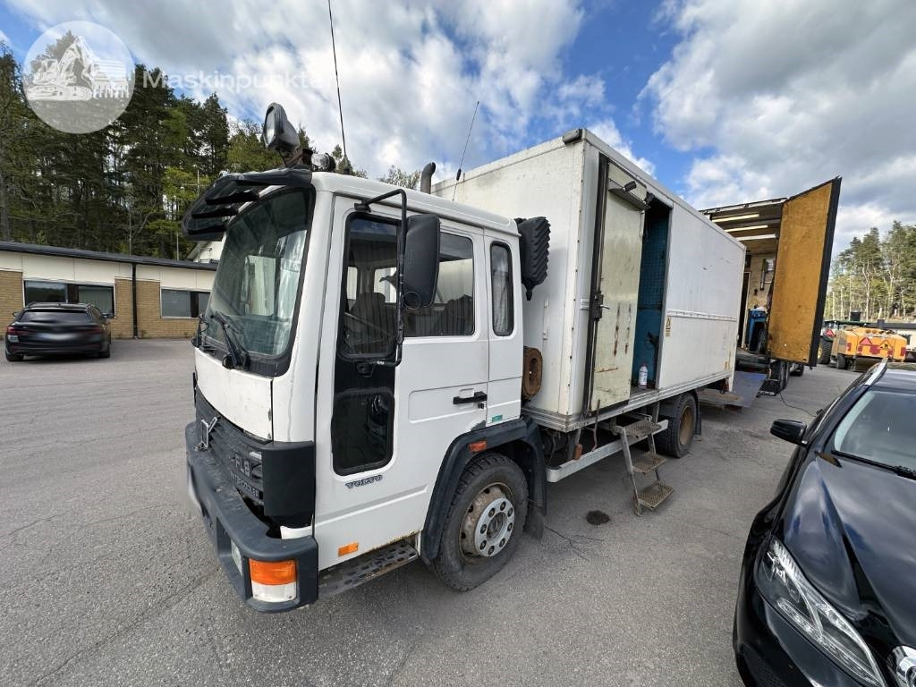 Volvo FL 610 Verkstadsinredd - Kasti veoauto: pilt 1 Volvo FL 610 Verkstadsinredd - Kasti veoauto: pilt 1