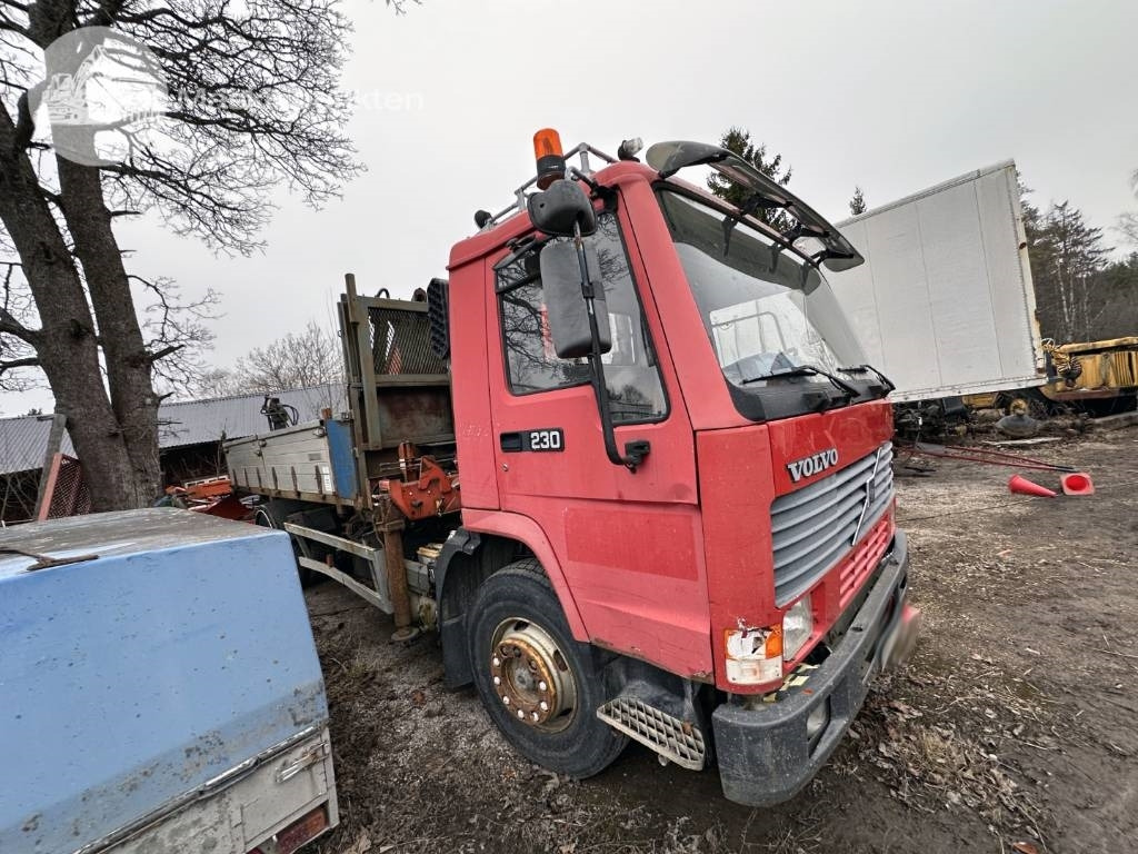 Volvo FL7 - Kraanaga veoauto: pilt 1 Volvo FL7 - Kraanaga veoauto: pilt 1